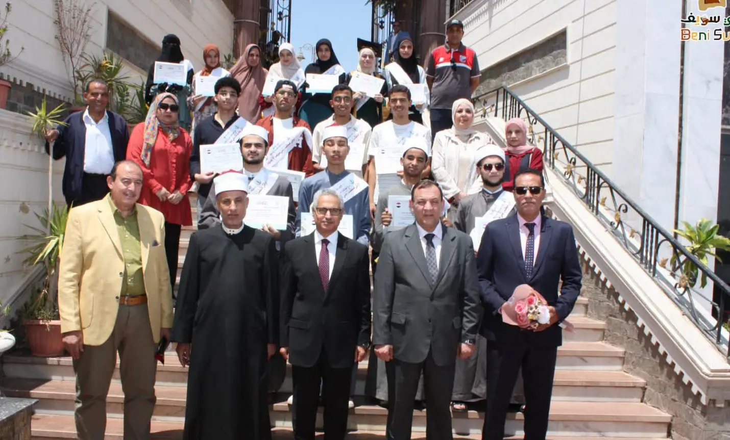 100 طالبًا وطالبة على منصة التميز.. محافظ بني سويف يكرّم أوائل الثانوية العامة والأزهرية
