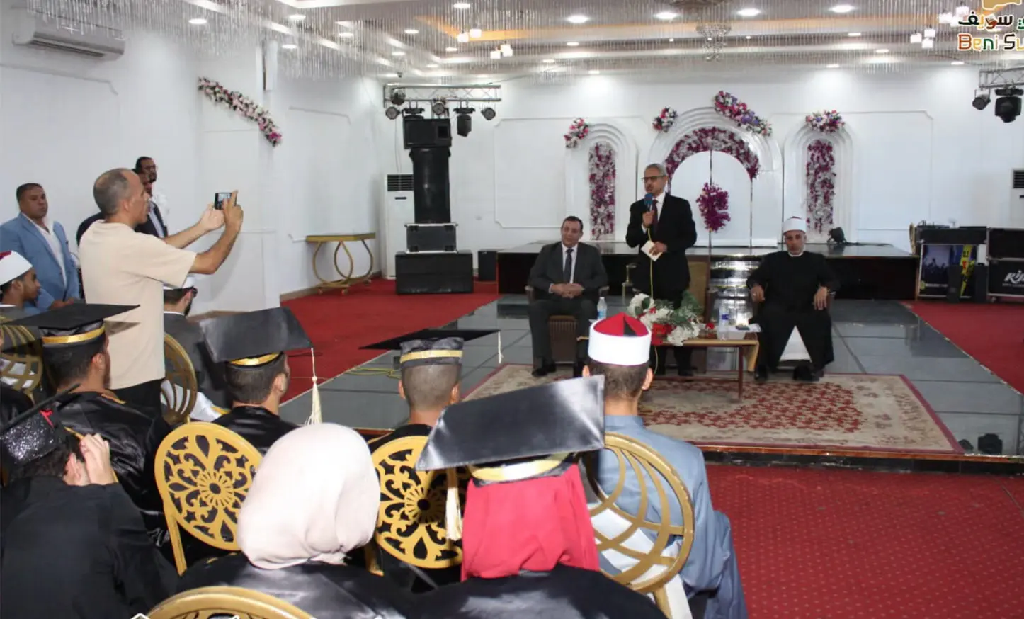 100 طالبًا وطالبة على منصة التميز.. محافظ بني سويف يكرّم أوائل الثانوية العامة والأزهرية