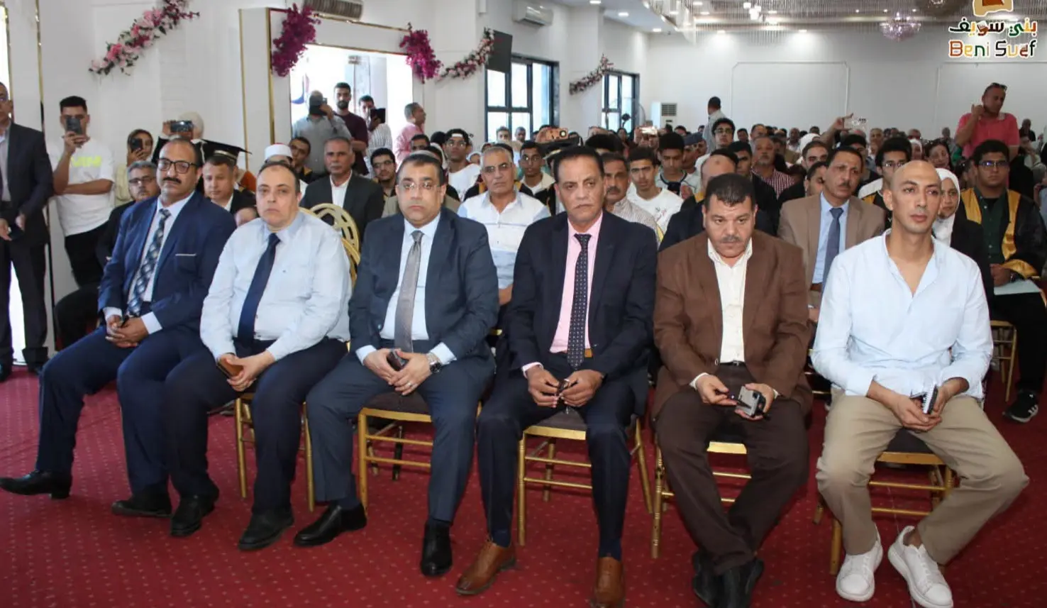 100 طالبًا وطالبة على منصة التميز.. محافظ بني سويف يكرّم أوائل الثانوية العامة والأزهرية
