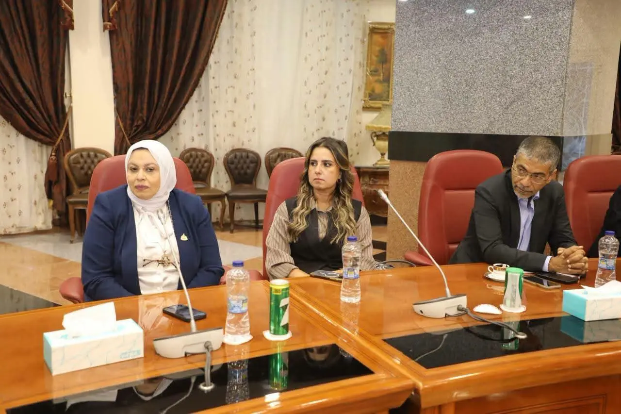 محافظ المنيا أمام النواب والإعلاميين.. «المواطن أولًا» ومطالب الشارع تتحول إلى ملفات تنفيذية