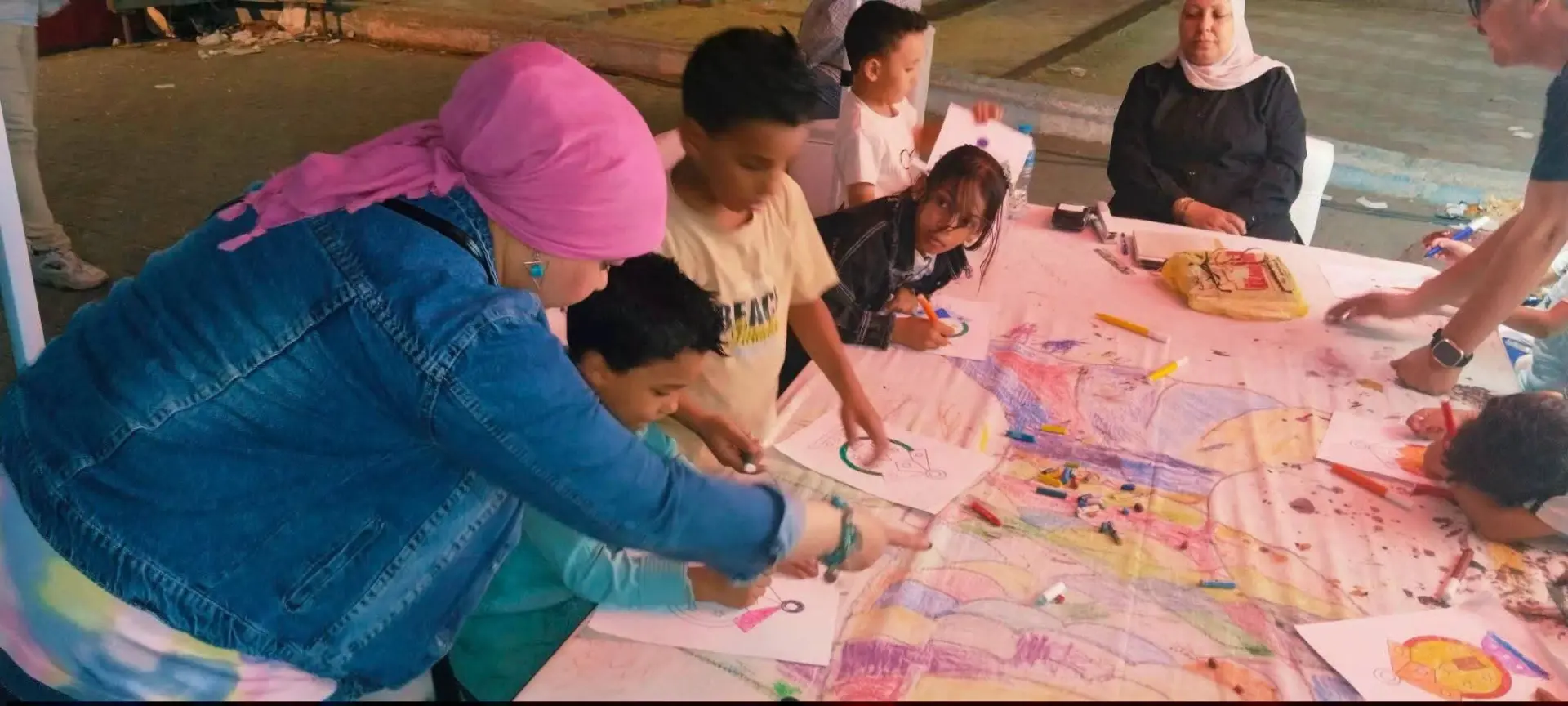 عرض فني مميز لفرقة أطفال الإسماعيلية للفنون الشعبية بمعرض السويس الرابع للكتاب