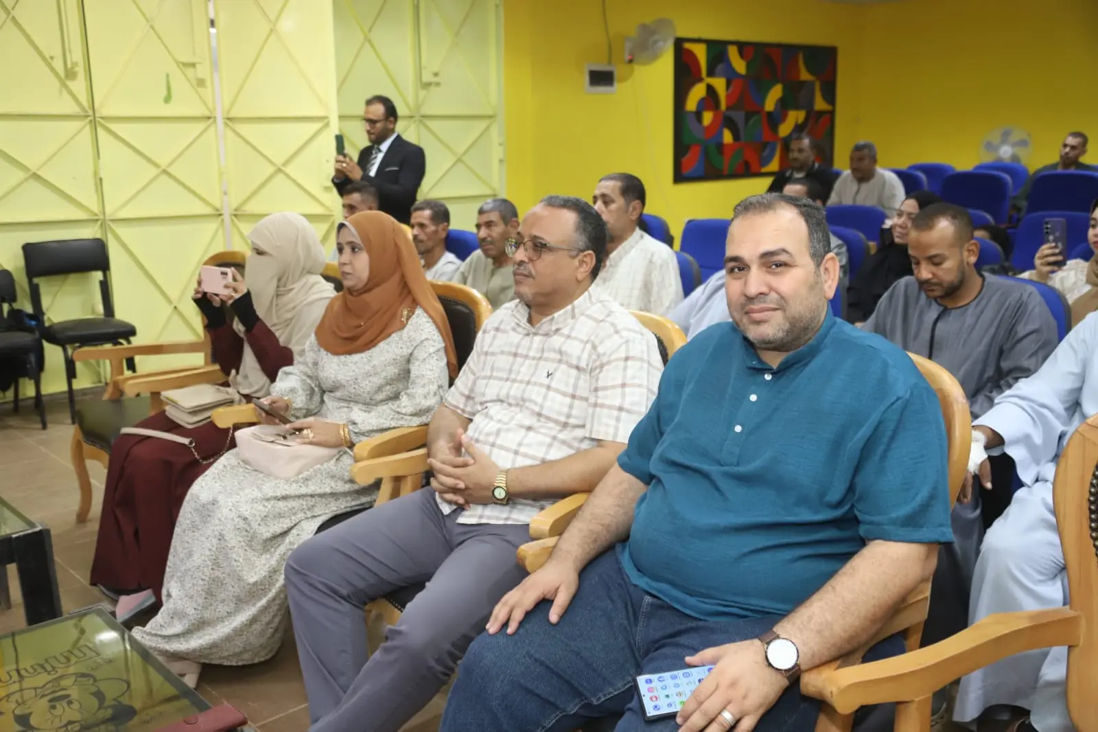 رسالة ماجستير بجامعة قنا تبحث توظيف بيئات التعلم المنتشر في إنتاج الواقع المعزز