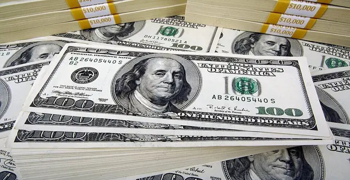 ​شهد سعر الدولار الأمريكي مقابل الجنيه المصري حالة من الاستقرار والهدوء في مستهل التعاملات الصباحية اليوم الخميس 17 سبتمبر 2026، وذلك وفقًا لآخر تحديثات شاشات عرض أسعار العملات في البنوك الحكومية والخاصة العاملة بالقطاع المصرفي المصري.