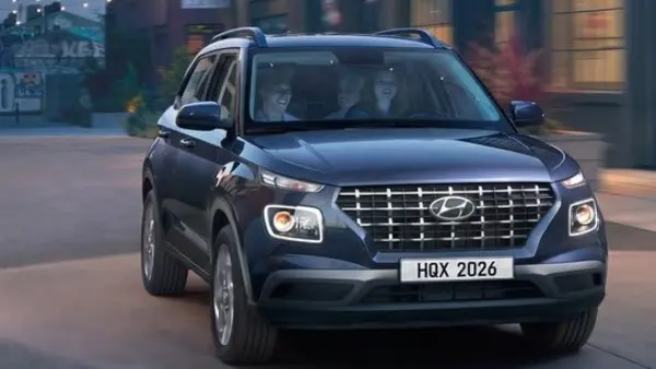 ​أعلنت شركة هيونداي عن إطلاق سيارتها الرياضية متعددة الاستخدامات المدمجة هيونداي فينيو (Hyundai Venue) المجمعة محليًا (CKD) في السوق المصري لعام 2026. وتعد "فينيو" الطراز الثامن الذي يتم تجميعه وتصنيعه محليًا للعلامة الكورية في مصر، لتعزز بها تواجدها في فئة الـ SUV المدمجة عبر تقديم تصميم عصري، وأداء عملي يناسب القيادة اليومية، مع الحفاظ على القيمة مقابل السعر.