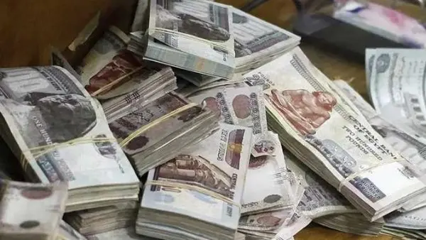 ​يبحث ملايين الموظفين والعاملين بالجهاز الإداري للدولة عن حقيقة تبكير صرف مرتبات شهر سبتمبر 2026، وذلك بالتزامن مع بدء العام الدراسي الجديد ورغبة الأسرة المصرية في تلبية احتياجات المستلزمات المدرسية. وتصدرت المواعيد الجديدة محركات البحث للتعرف على جدول الصرف وقيمة الرواتب بعد الزيادات الأخيرة.