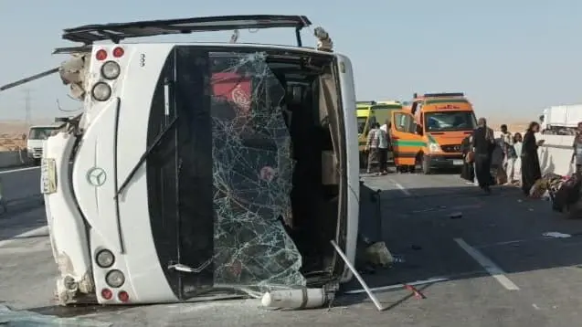 إصابة 17 طالبا..  تفاصيل حادث انقلاب أتوبيس بالقاهرة الجديدة
