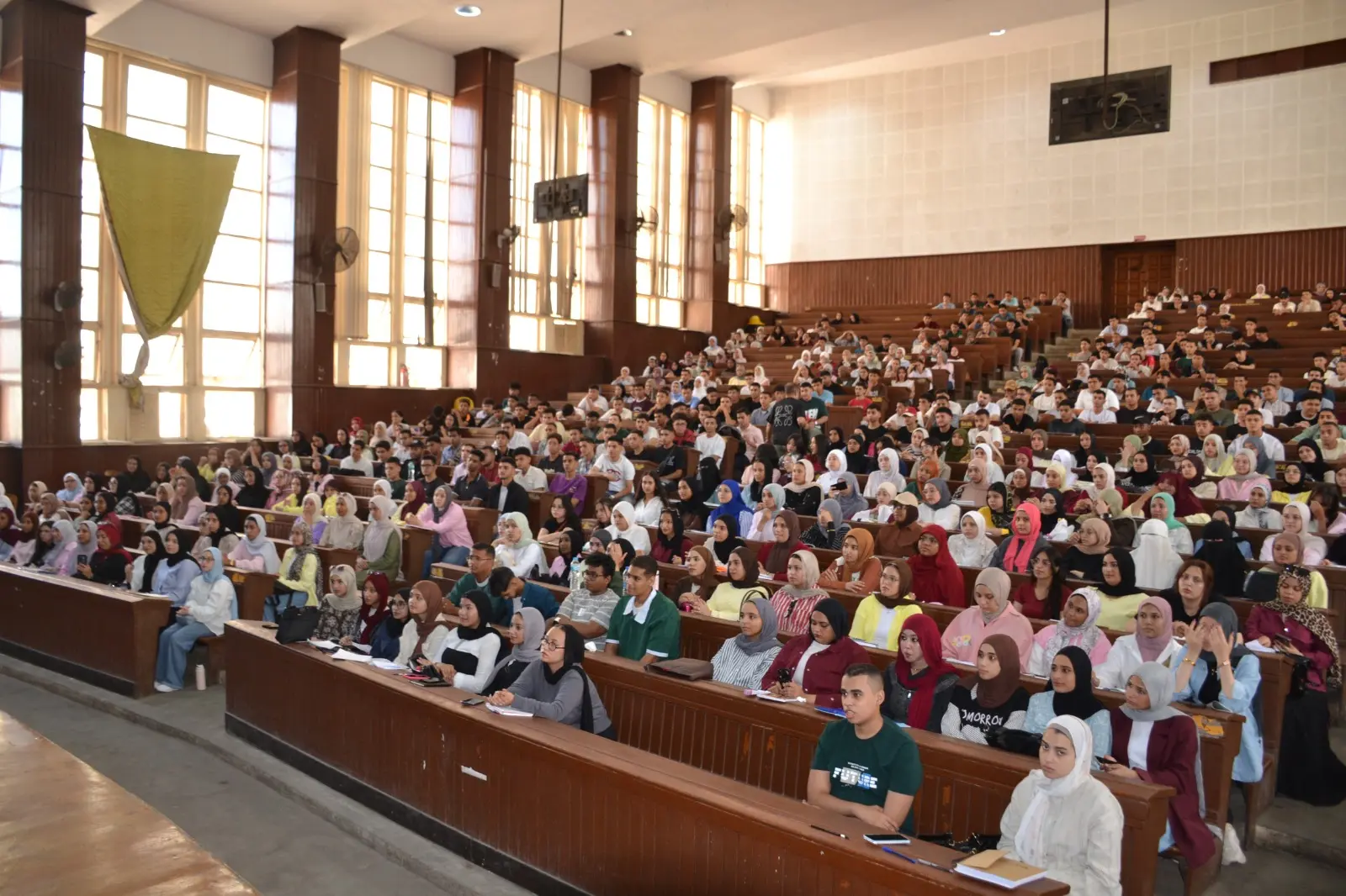 أجرى الدكتور أحمد عادل عبد الحكيم، القائم بأعمال رئيس جامعة الإسكندرية، اليوم السبت الموافق 19 سبتمبر 2026، جولة تفقدية بعدد من كليات ومعاهد الجامعة، تزامنًا مع انطلاق الدراسة بالفصل الدراسي الأول للعام الجامعي 2026/2027