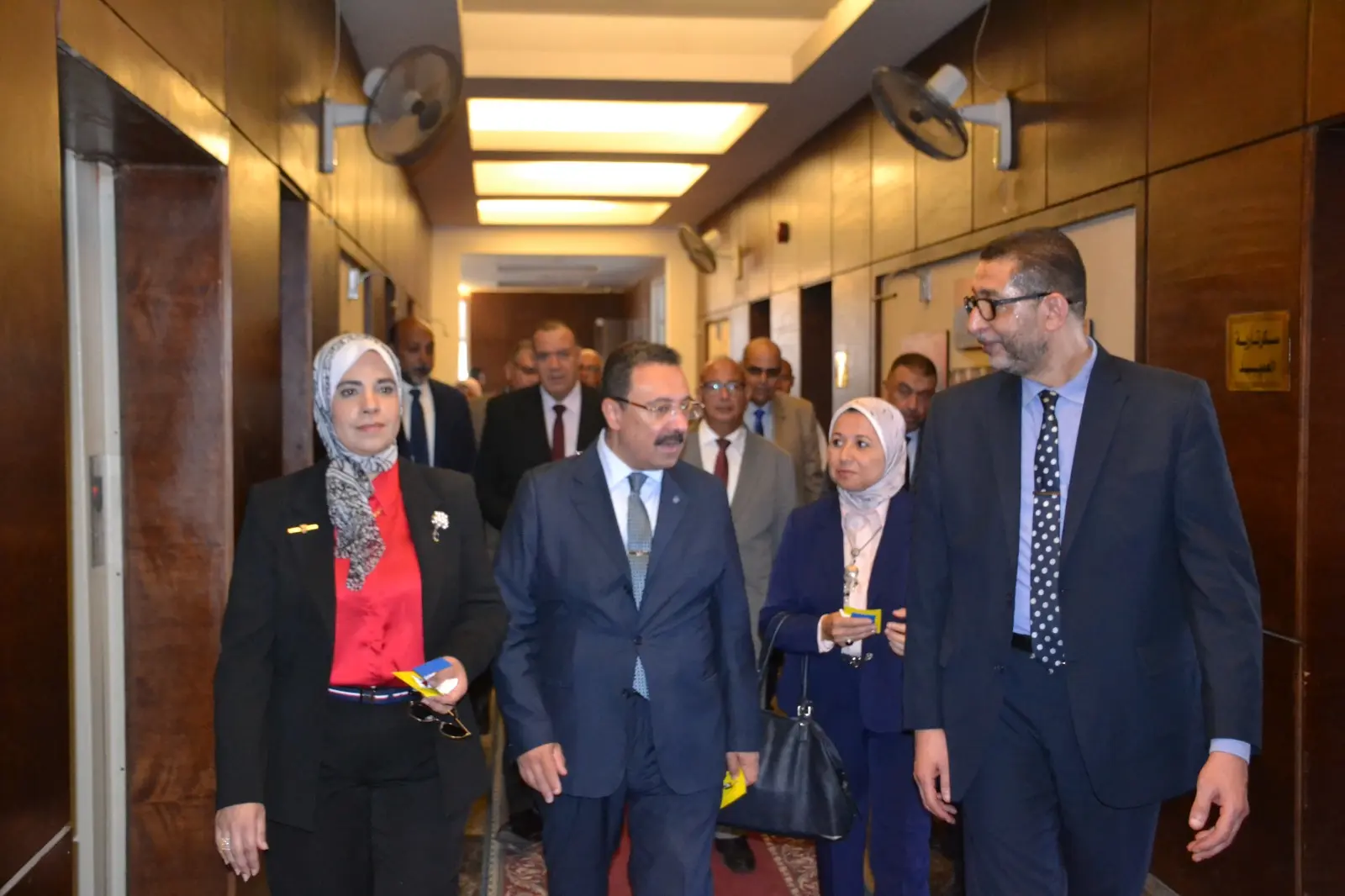 أجرى الدكتور أحمد عادل عبد الحكيم، القائم بأعمال رئيس جامعة الإسكندرية، اليوم السبت الموافق 19 سبتمبر 2026، جولة تفقدية بعدد من كليات ومعاهد الجامعة، تزامنًا مع انطلاق الدراسة بالفصل الدراسي الأول للعام الجامعي 2026/2027