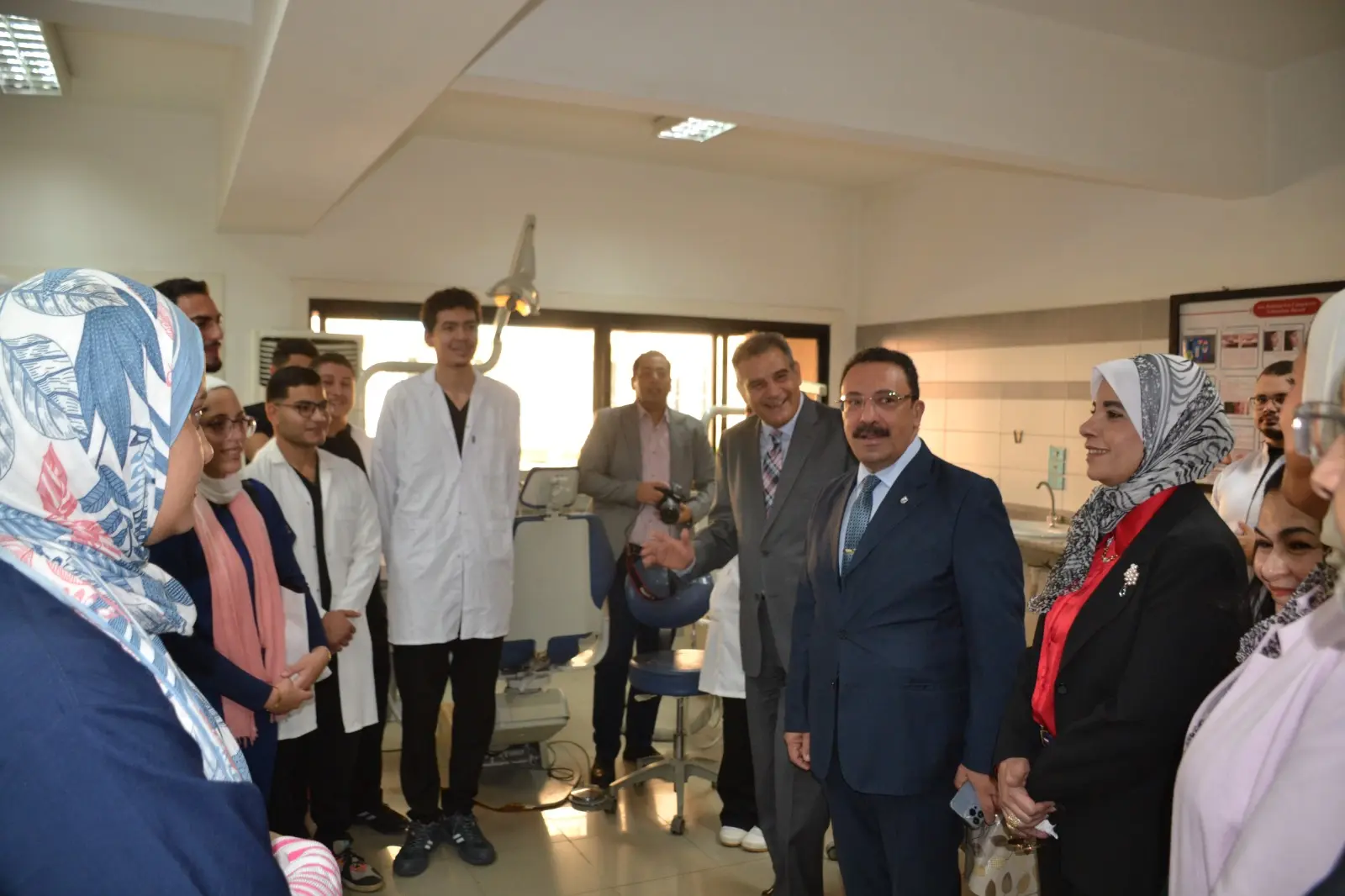 أجرى الدكتور أحمد عادل عبد الحكيم، القائم بأعمال رئيس جامعة الإسكندرية، اليوم السبت الموافق 19 سبتمبر 2026، جولة تفقدية بعدد من كليات ومعاهد الجامعة، تزامنًا مع انطلاق الدراسة بالفصل الدراسي الأول للعام الجامعي 2026/2027