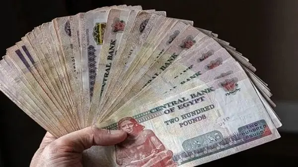 ​تستعد الحكومة المصرية، ممثلة في وزارة المالية، خلال الأيام القليلة القادمة للبدء في صرف مرتبات شهر سبتمبر 2026، ليكون الراتب الثالث الذي يتقاضاه العاملون بالجهاز الإداري للدولة منذ بداية العام المالي الجاري (2026/2027)، محملًا بالزيادات المالية الأخيرة والحد الأدنى الجديد للأجور.