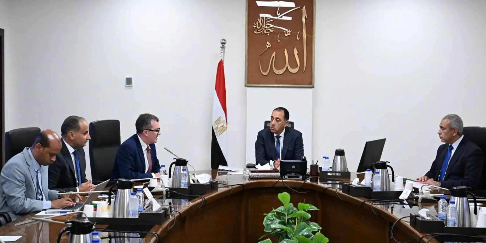 رئيس الوزراء يوجه بتعزيز تنافسية الاقتصاد وزيادة الاستثمارات الأجنبية المباشرة
