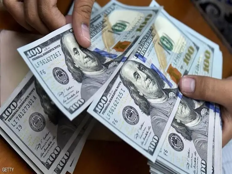سعر الدولار اليوم في البنوك المصرية.. تباين التعاملات وتراجع بـ13 قرشًا في الأهلي ومصر