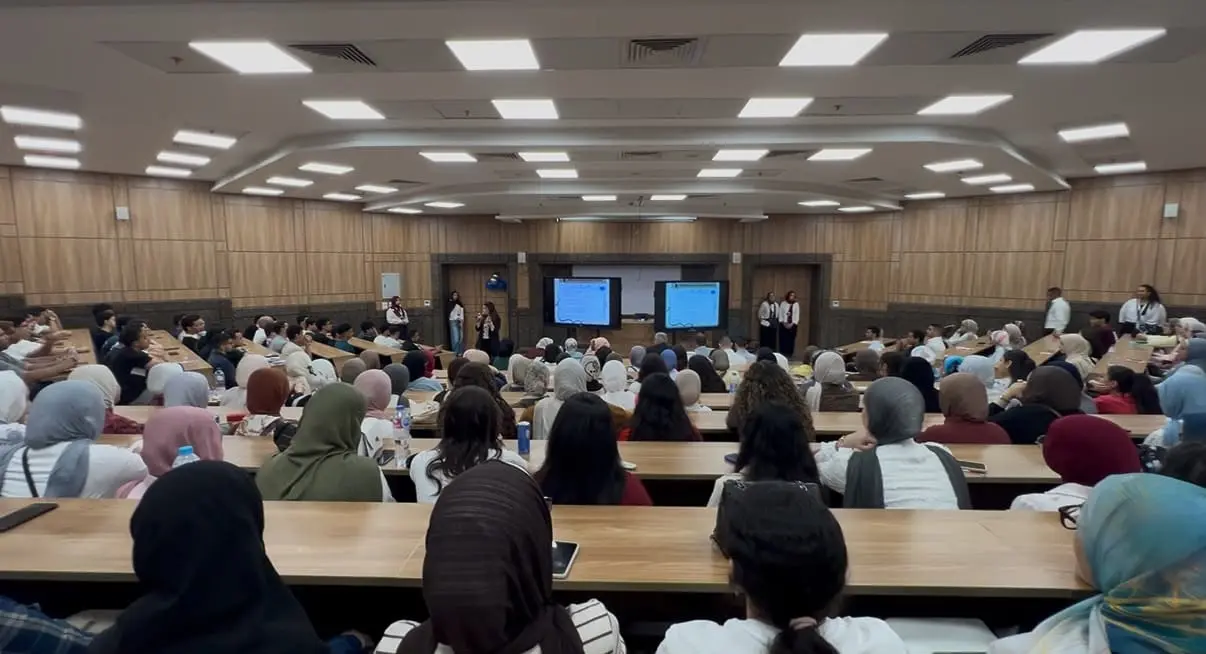 مع انطلاق العام الجامعي الجديد.. مجلس أمناء جامعة الإسكندرية الأهلية يتابع انتظام الدراسة ويستمع إلى الطلاب - 1000805702