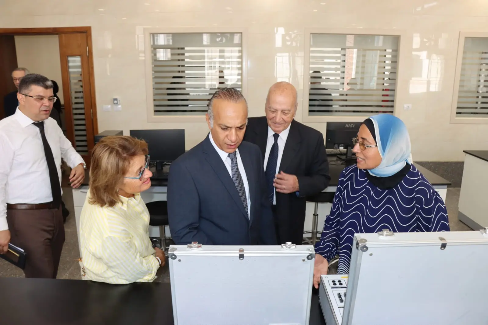 مع انطلاق العام الجامعي الجديد.. مجلس أمناء جامعة الإسكندرية الأهلية يتابع انتظام الدراسة ويستمع إلى الطلاب - 1000805705