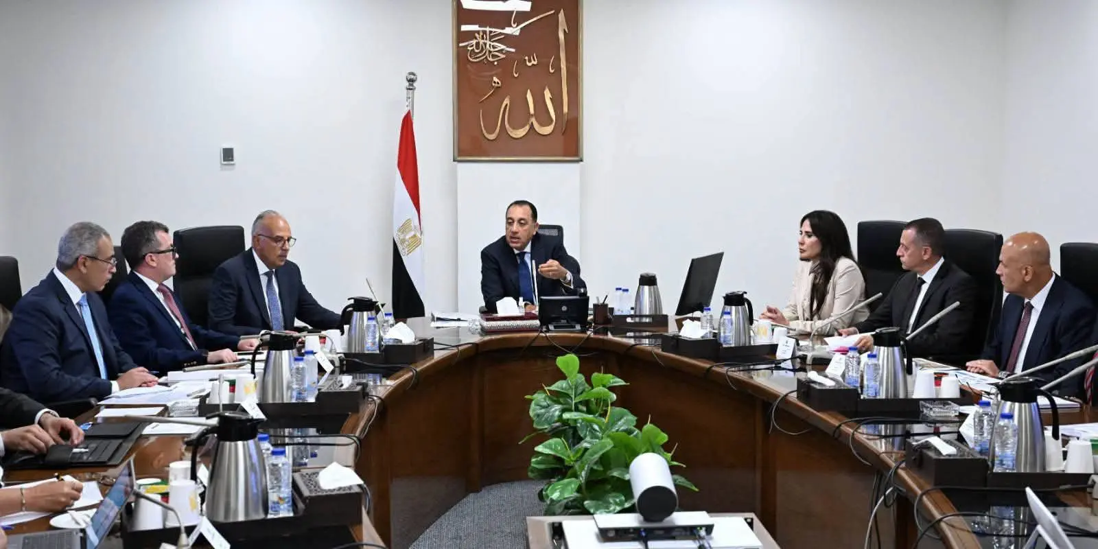 رئيس الوزراء يتابع مشروعات مياه الشرب والصرف الصحي بمحافظة أسوان