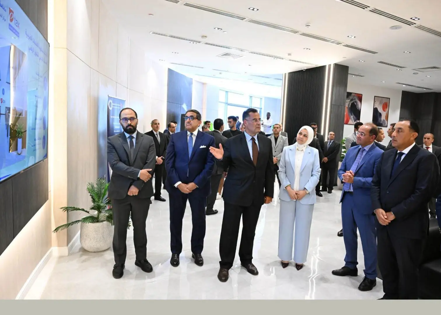 رئيس الوزراء يفتتح مركز الخدمات الضريبية المميزة بالعلمين الجديدة ويشهد إطلاق تطبيق التصرفات العقارية