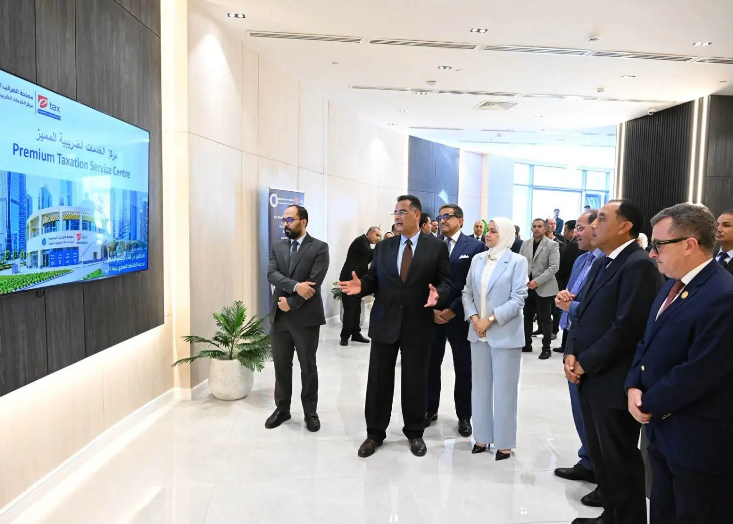 رئيس الوزراء يفتتح مركز الخدمات الضريبية المميزة بالعلمين الجديدة ويشهد إطلاق تطبيق التصرفات العقارية