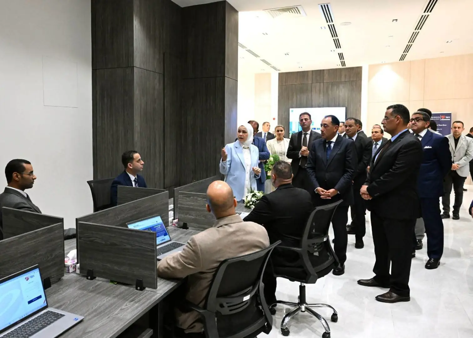 رئيس الوزراء يفتتح مركز الخدمات الضريبية المميزة بالعلمين الجديدة ويشهد إطلاق تطبيق التصرفات العقارية