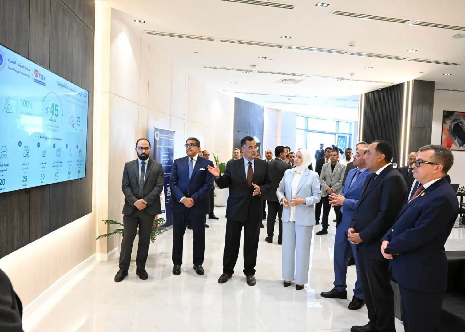 رئيس الوزراء يفتتح مركز الخدمات الضريبية المميزة بالعلمين الجديدة ويشهد إطلاق تطبيق التصرفات العقارية - 1000808400
