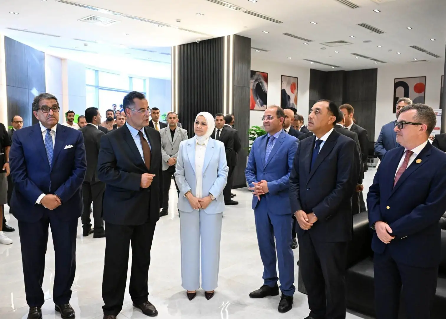رئيس الوزراء يفتتح مركز الخدمات الضريبية المميزة بالعلمين الجديدة ويشهد إطلاق تطبيق التصرفات العقارية - 1000808401