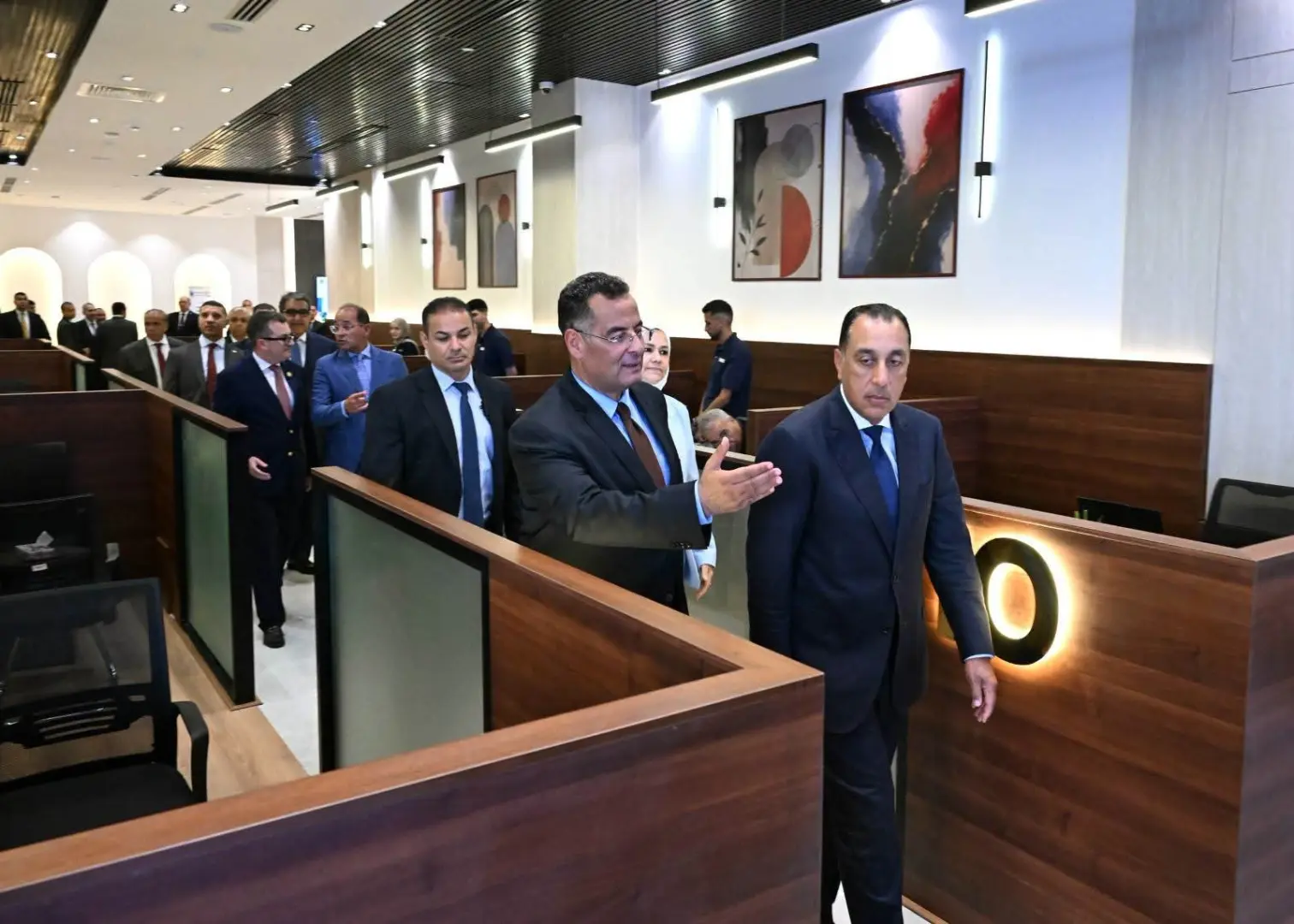 رئيس الوزراء يفتتح مركز الخدمات الضريبية المميزة بالعلمين الجديدة ويشهد إطلاق تطبيق التصرفات العقارية - 1000808402