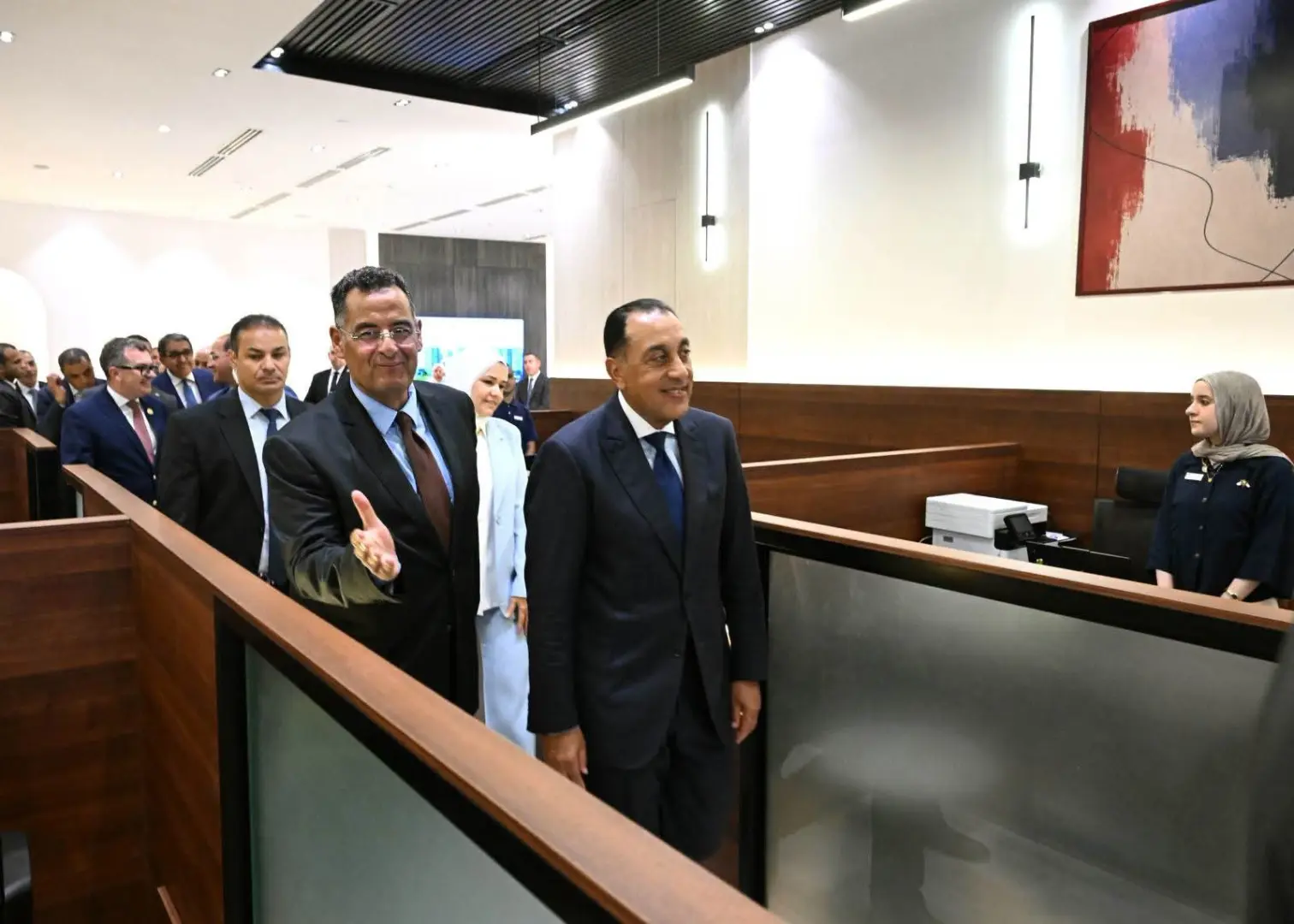 رئيس الوزراء يفتتح مركز الخدمات الضريبية المميزة بالعلمين الجديدة ويشهد إطلاق تطبيق التصرفات العقارية - 1000808403