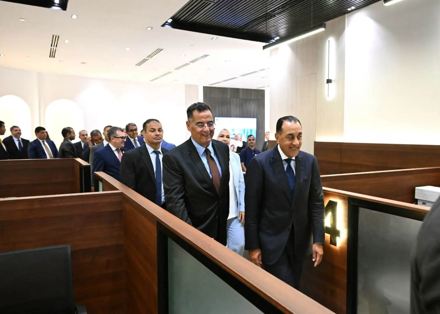 رئيس الوزراء يفتتح مركز الخدمات الضريبية المميزة بالعلمين الجديدة ويشهد إطلاق تطبيق التصرفات العقارية - 1000808404