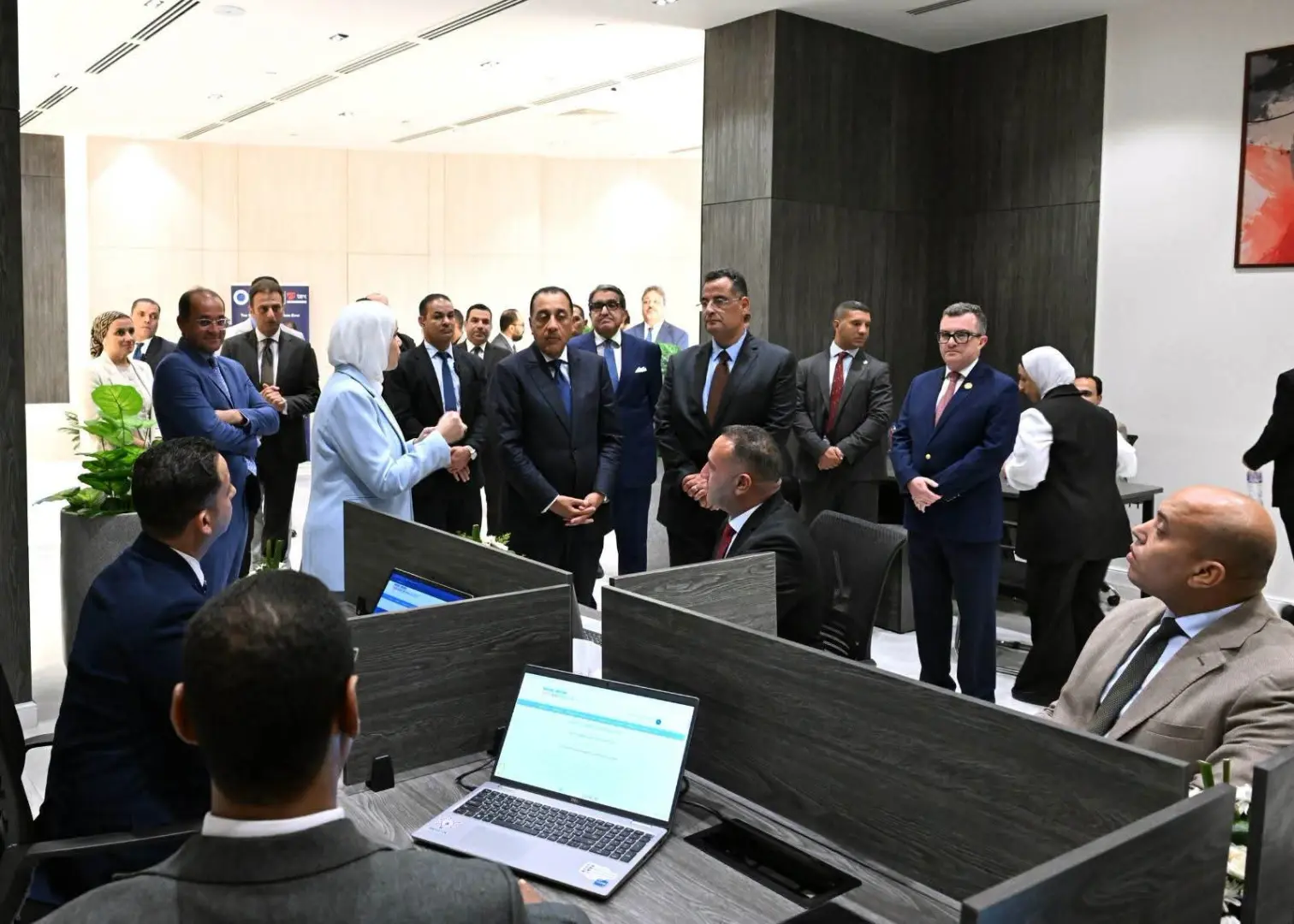رئيس الوزراء يفتتح مركز الخدمات الضريبية المميزة بالعلمين الجديدة ويشهد إطلاق تطبيق التصرفات العقارية - 1000808405