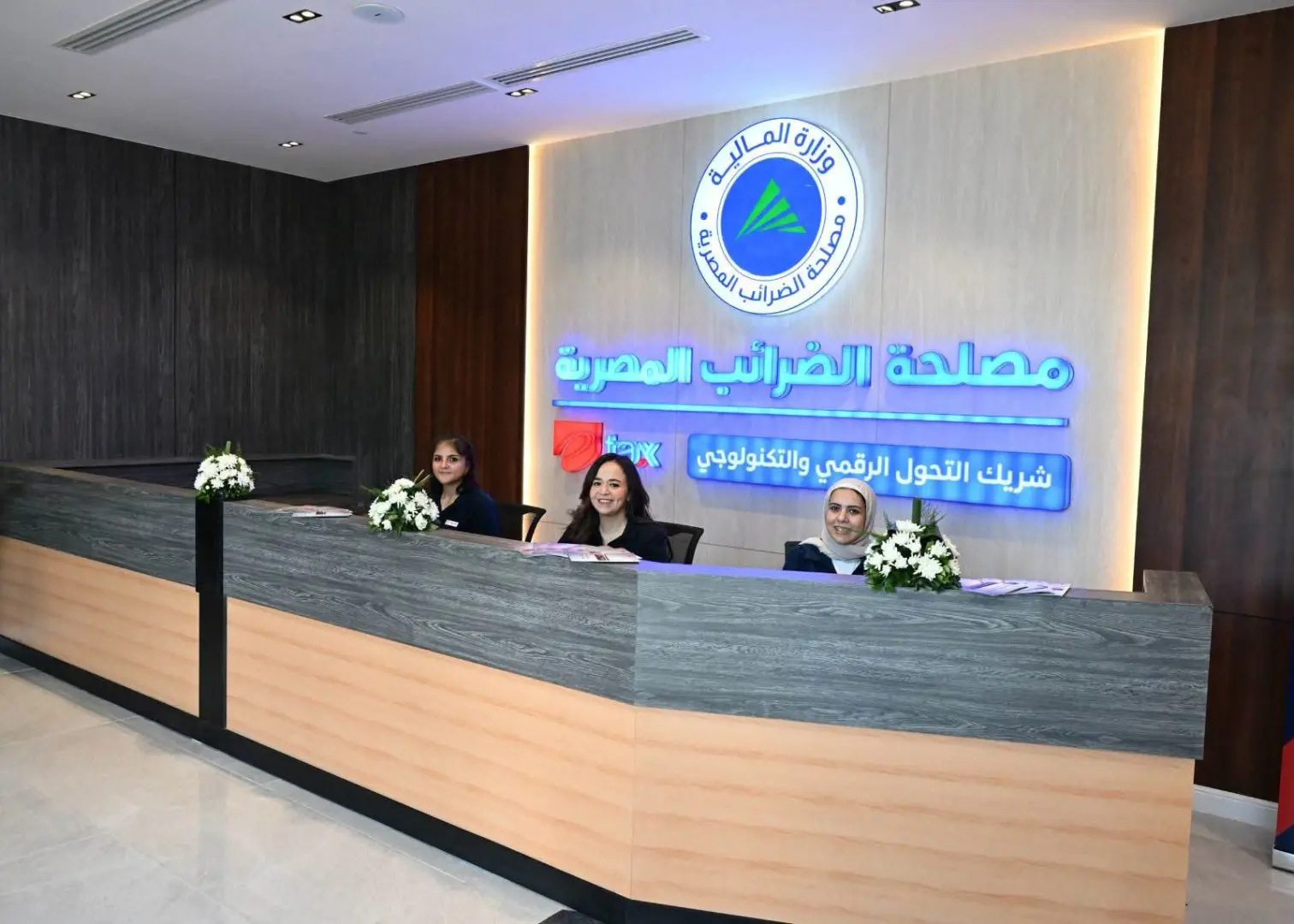 رئيس الوزراء يفتتح مركز الخدمات الضريبية المميزة بالعلمين الجديدة ويشهد إطلاق تطبيق التصرفات العقارية - 1000808409