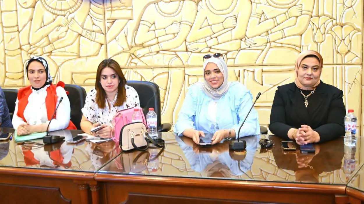 محافظ البحيرة تلتقي الصحفيين والإعلاميين وتستعرض أبرز مشروعات التنمية بالمحافظة