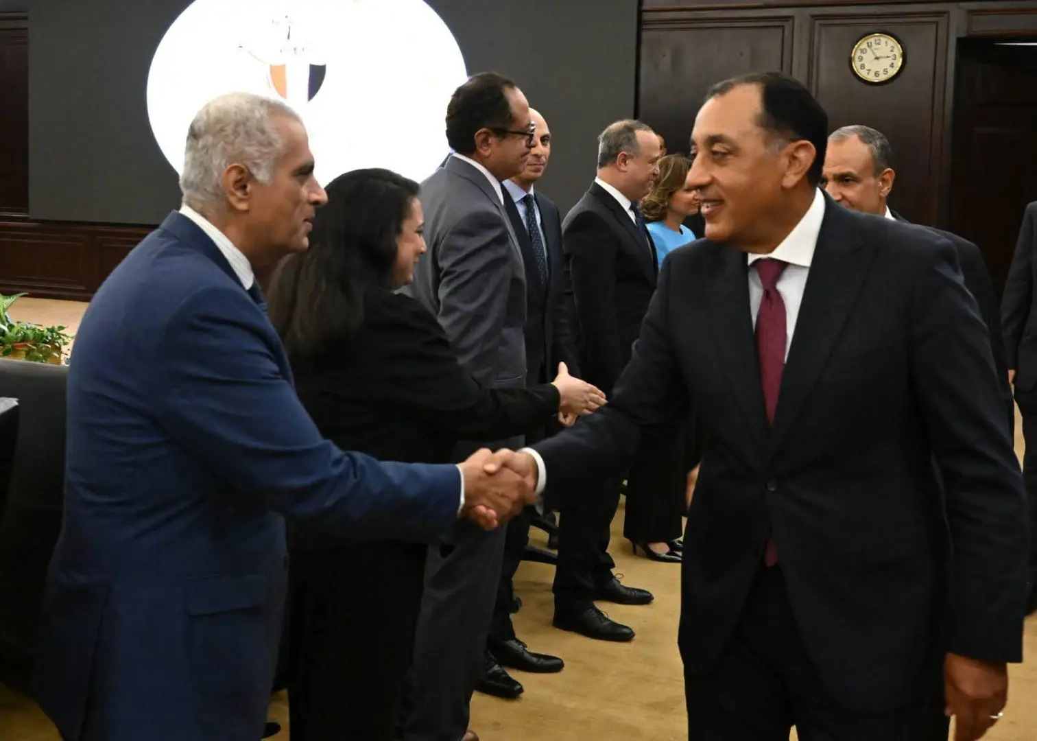 مدبولي لرؤساء البعثات الدبلوماسية: كل سفير وزير للاستثمار المصري في الدولة التي يعمل بها - 1000810592