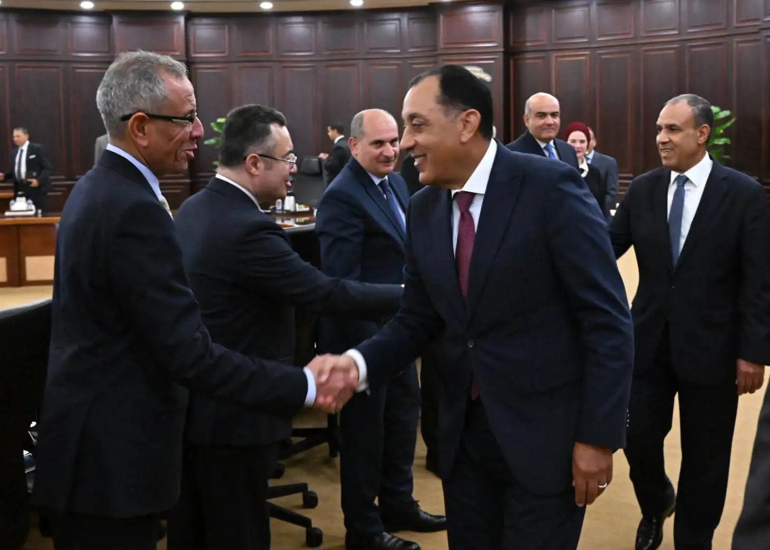 مدبولي لرؤساء البعثات الدبلوماسية: كل سفير وزير للاستثمار المصري في الدولة التي يعمل بها - 1000810599