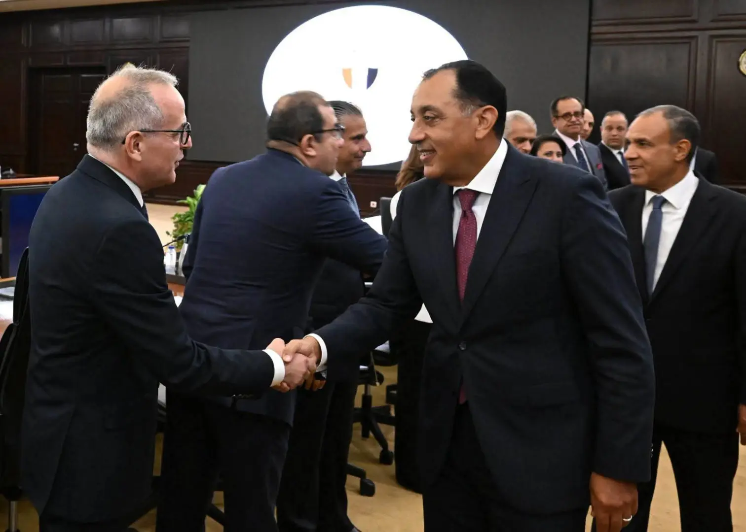 مدبولي لرؤساء البعثات الدبلوماسية: كل سفير وزير للاستثمار المصري في الدولة التي يعمل بها - 1000810601