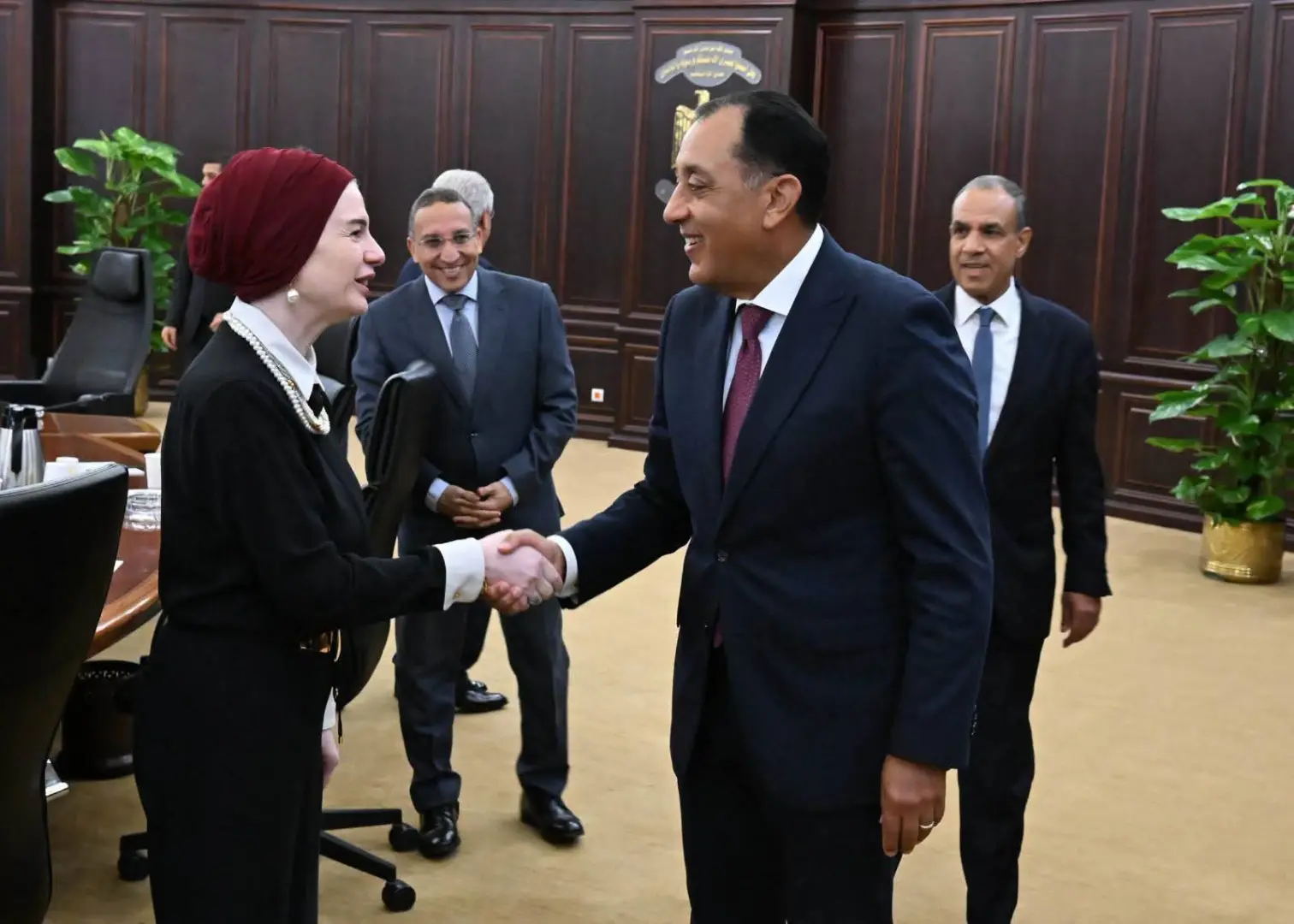 مدبولي لرؤساء البعثات الدبلوماسية: كل سفير وزير للاستثمار المصري في الدولة التي يعمل بها - 1000810606