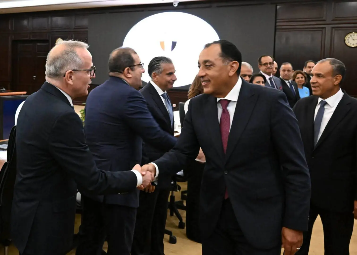 مدبولي لرؤساء البعثات الدبلوماسية: كل سفير وزير للاستثمار المصري في الدولة التي يعمل بها - 1000810621