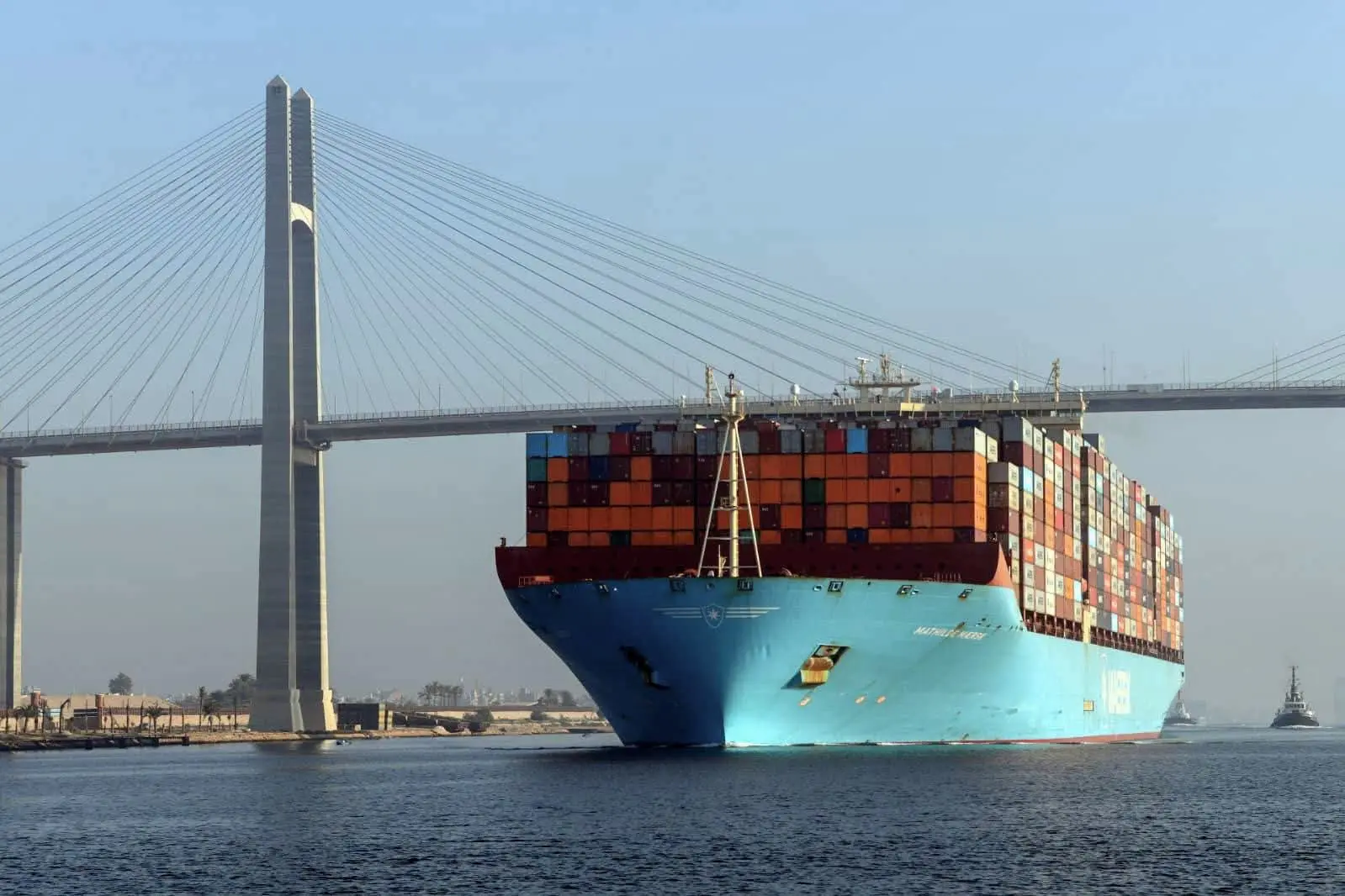 بحمولة 190 ألف طن.. «BANGKOK MAERSK» تعبر قناة السويس لأول مرة