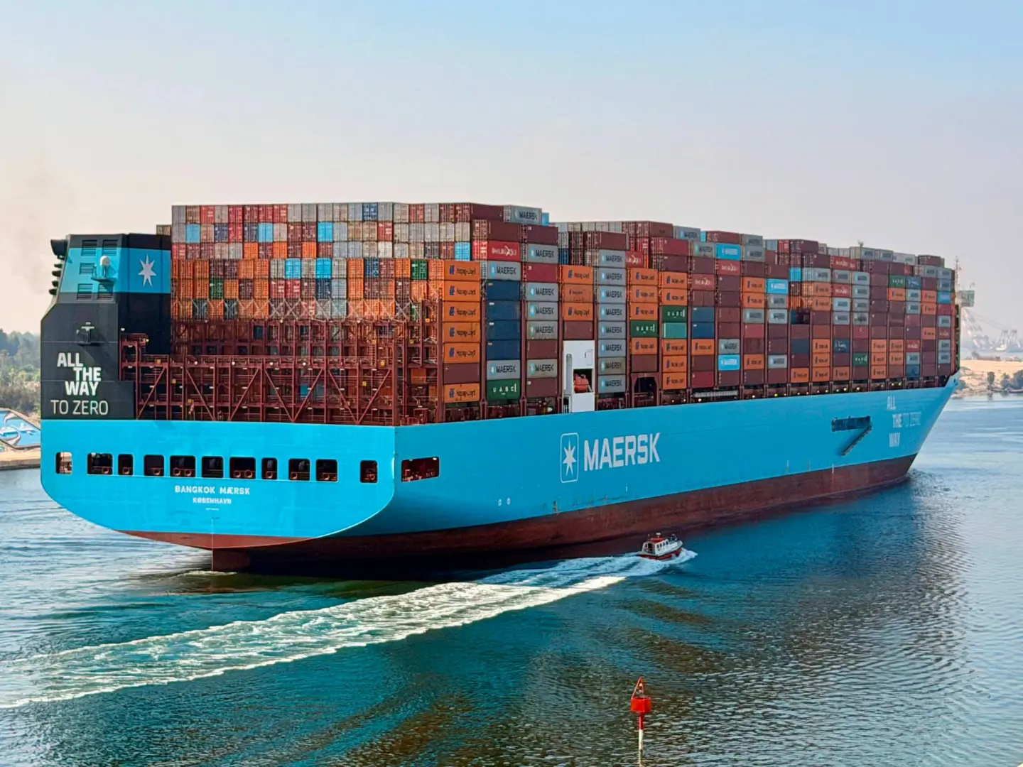 بحمولة 190 ألف طن.. «BANGKOK MAERSK» تعبر قناة السويس لأول مرة