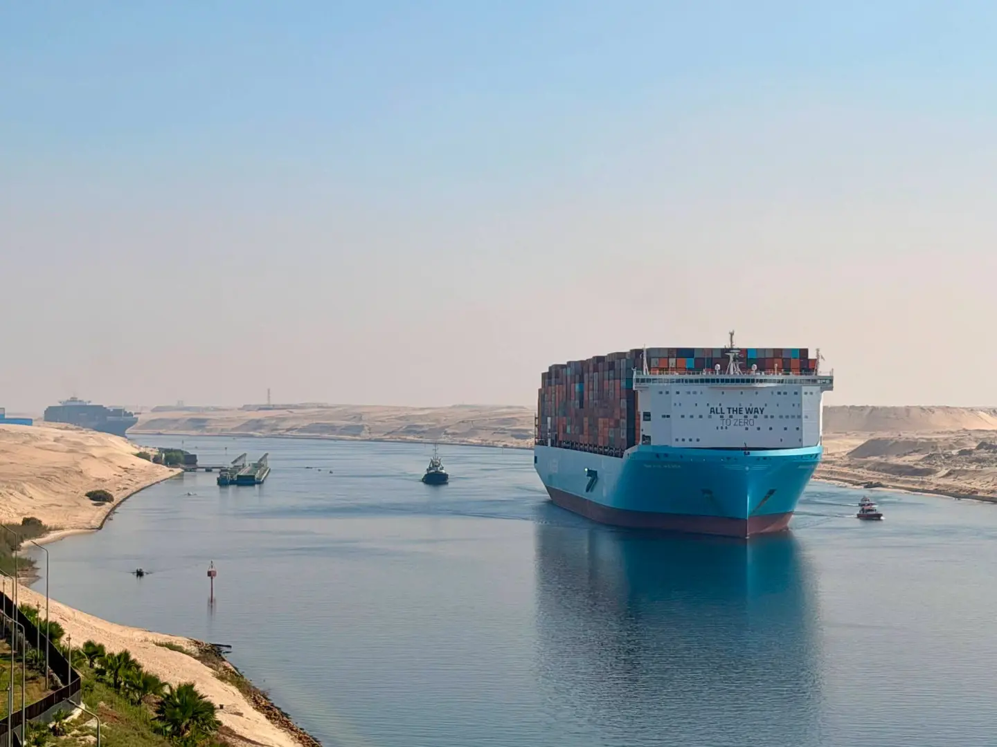 بحمولة 190 ألف طن.. «BANGKOK MAERSK» تعبر قناة السويس لأول مرة