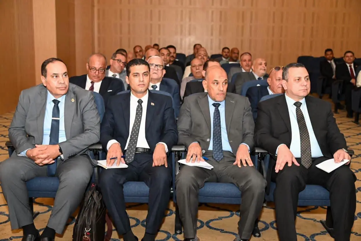 تحرك عاجل من وزير التموين لبحث مطالب أصحاب المخابز.. الحسم خلال شهر