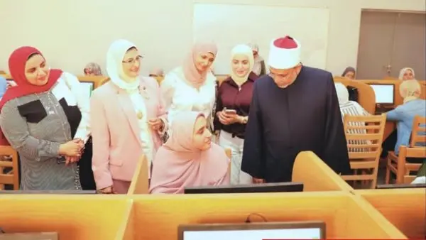 ​أعلنت جامعة الأزهر فتح باب التقديم لشغل وظائف أكاديمية شاغرة بدرجة "مدرس" في عدد من الكليات بالقاهرة والأقاليم، مستهدفة الحاصلين على درجتي الماجستير والدكتوراه الراغبين في الانضمام للتدريس الجامعي، على أن يستمر استقبال الطلبات حتى يوم الخميس الموافق 15 أكتوبر المقبل كآخر موعد للتقديم.