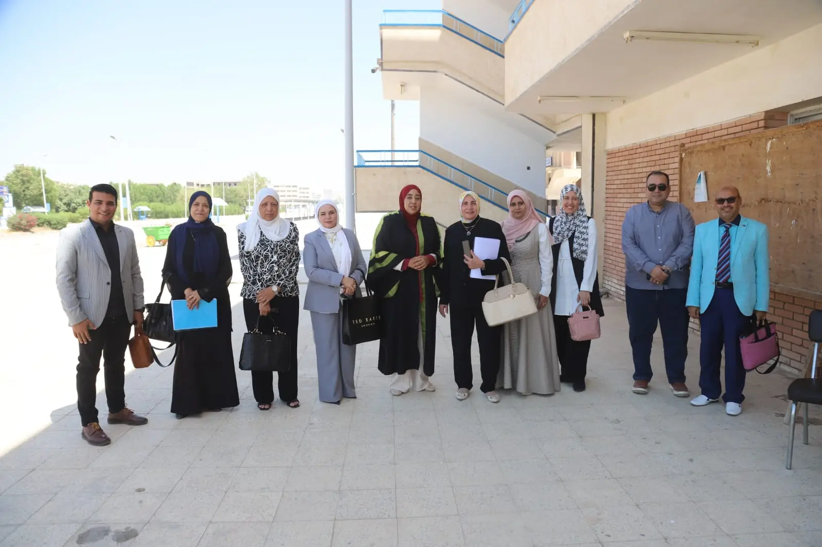 التكنولوجيا الحديثة في خدمة التعليم.. رسالة دكتوراه بجامعة قنا تقدم نموذجًا لتطوير أداء المعلمين