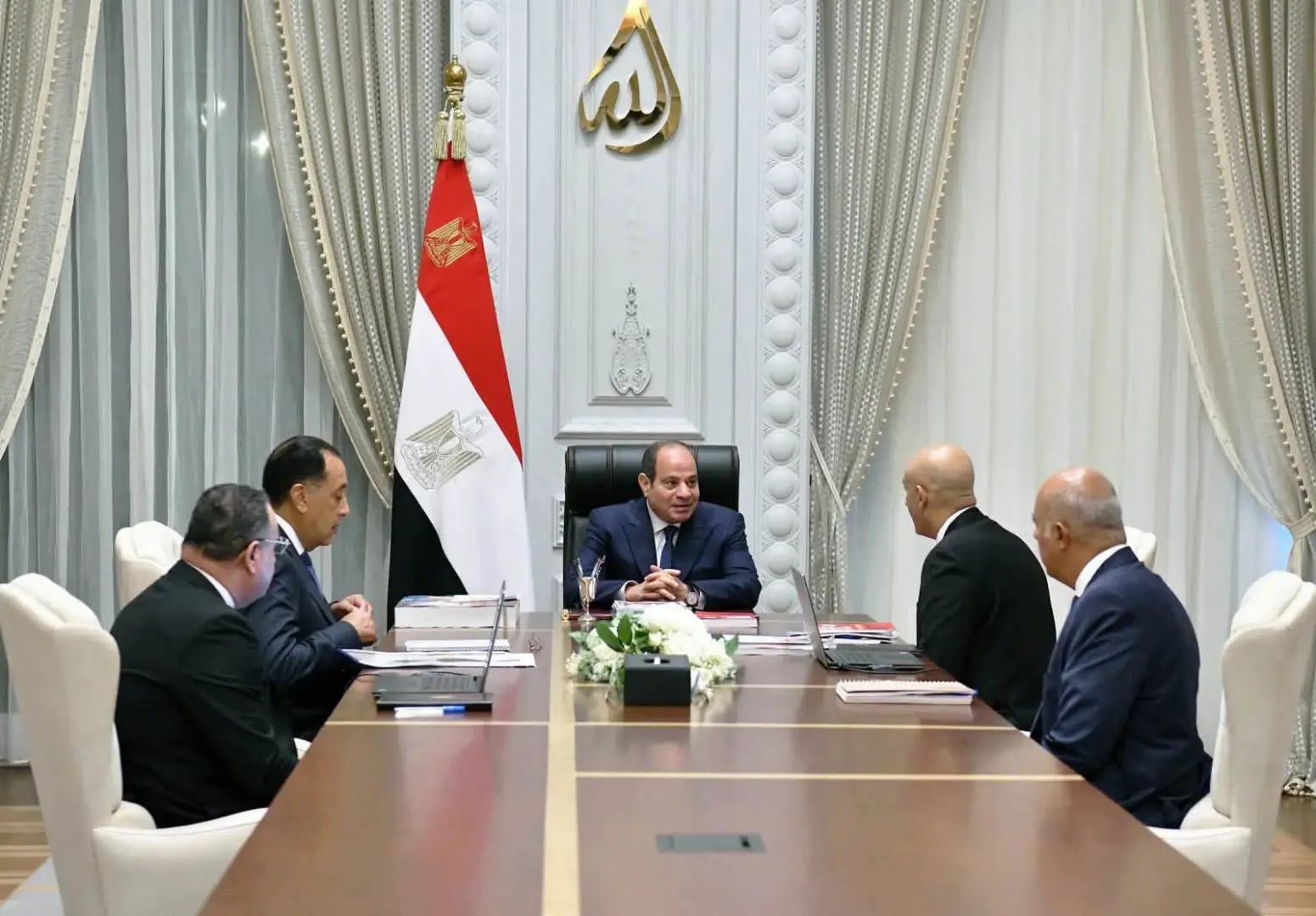 الرئيس السيسي يوجه بتخفيف أعباء الدراسة.. توجيهات جديدة بشأن المصروفات والأجور والامتحانات