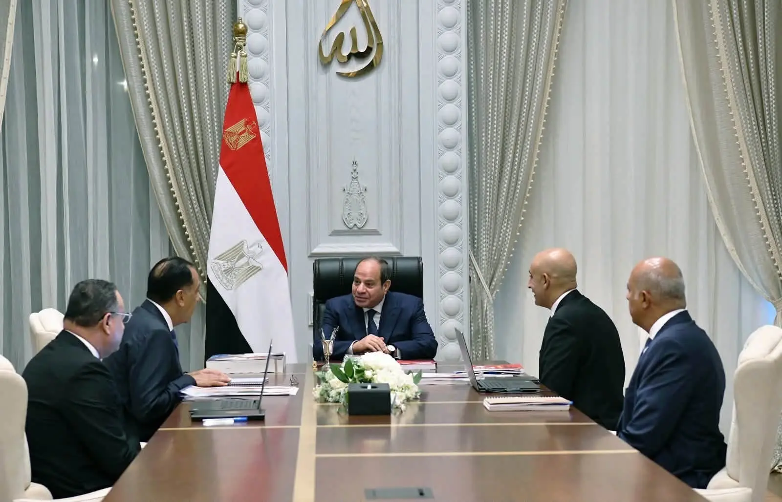 الرئيس السيسي يوجه بتخفيف أعباء الدراسة.. توجيهات جديدة بشأن المصروفات والأجور والامتحانات