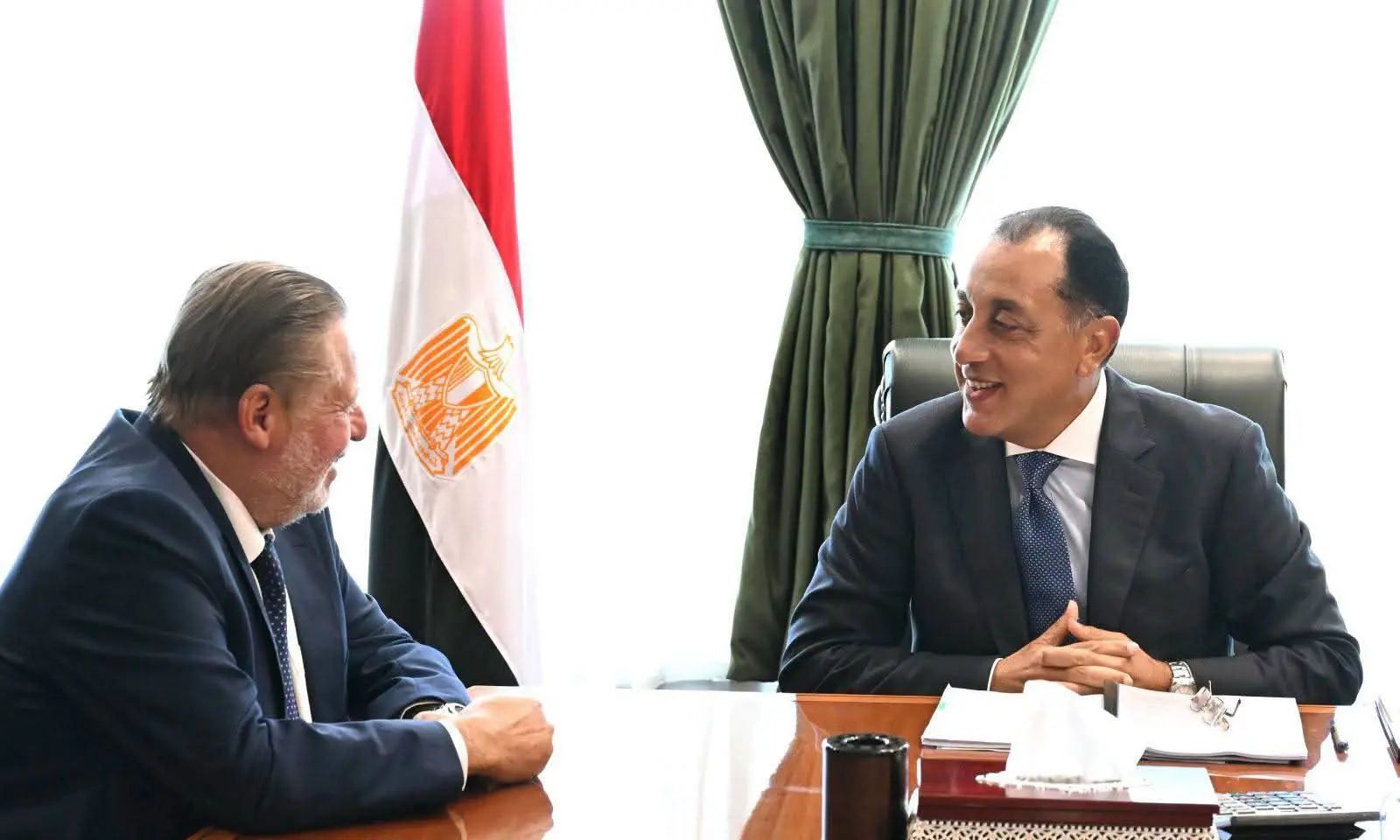 قواعد جديدة للتحقق الإلكتروني من هوية عملاء البنوك.. تفاصيل لقاء مدبولي ومحافظ البنك المركزي
