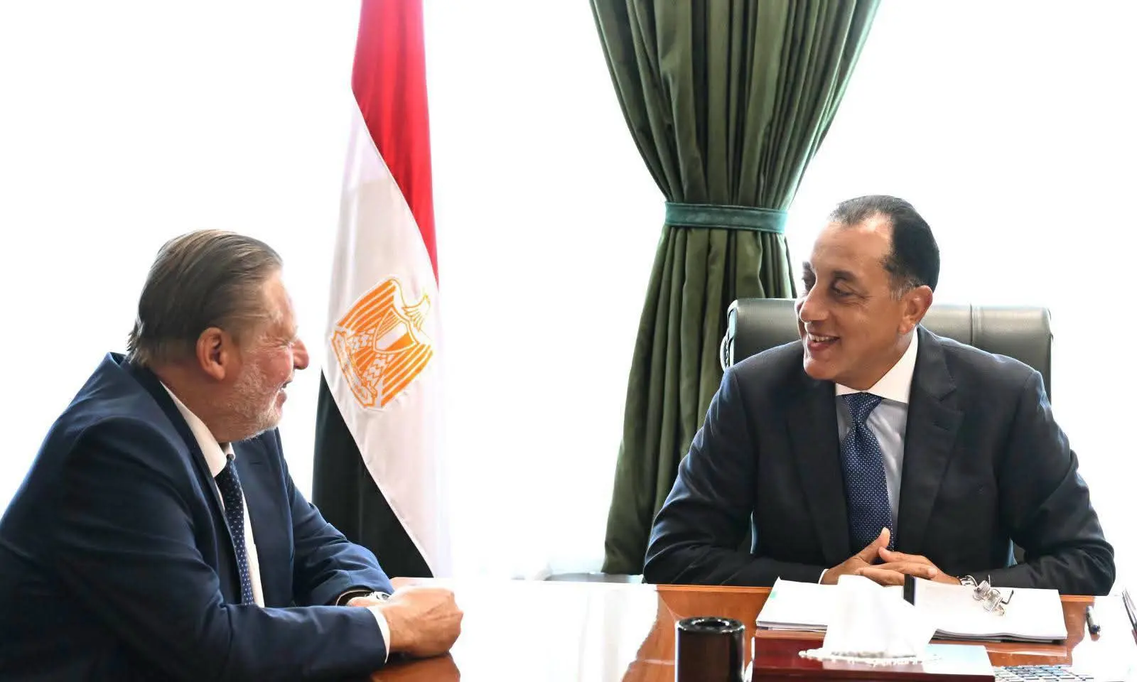 قواعد جديدة للتحقق الإلكتروني من هوية عملاء البنوك.. تفاصيل لقاء مدبولي ومحافظ البنك المركزي