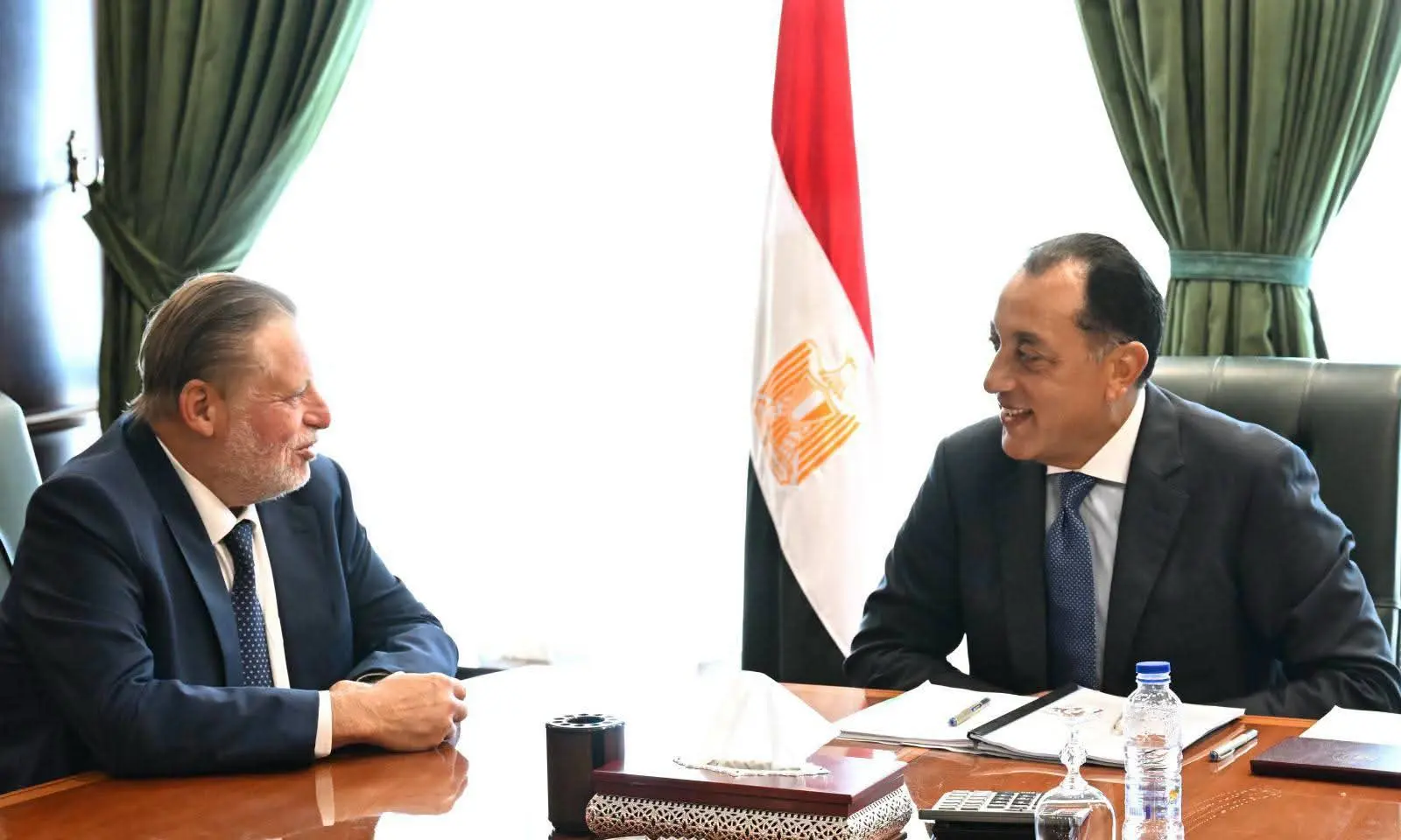 قواعد جديدة للتحقق الإلكتروني من هوية عملاء البنوك.. تفاصيل لقاء مدبولي ومحافظ البنك المركزي
