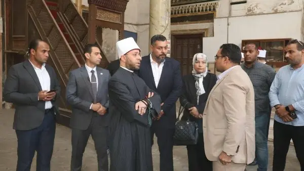 تفقد الدكتور أسامة الأزهري، وزير الأوقاف، مسجد ومقام العارف بالله السيد عبد الوهاب الشعراني بمنطقة باب الشعرية في القاهرة، تمهيدًا لبدء أعمال الصيانة والإحلال والتطوير الشامل للمسجد، وذلك في إطار التوجيهات الرئاسية الخاصة بتطوير مساجد آل البيت والأولياء والصالحين والحفاظ على قيمتها الدينية والتاريخية.