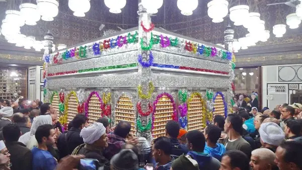 الليلة الختامية لمولد الإمام الحسين بالقاهرة.. تفاصيل الاحتفال بذكرى استقرار الرأس الشريف في مصر