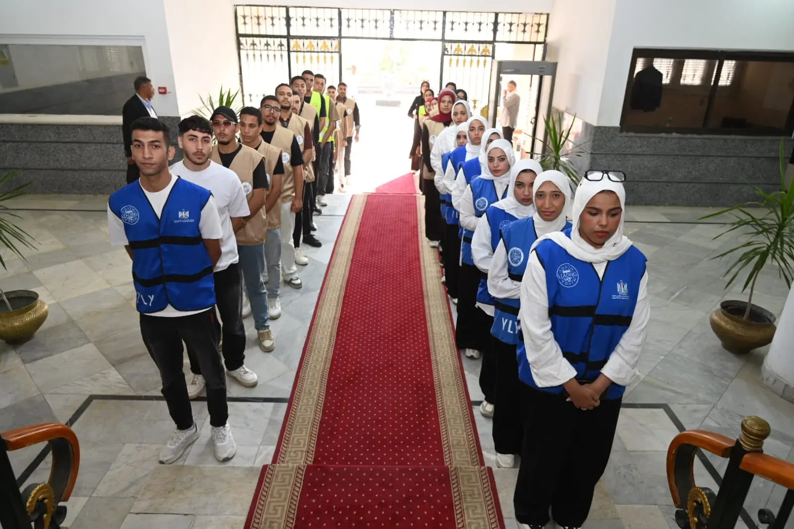 دشّن اللواء دكتور علاء عبد المعطي، محافظ الغربية، اليوم، من ديوان عام المحافظة، مبادرة «بوعينا بنطور بلدنا»، بالتزامن مع احتفالات المحافظة بالذكرى الـ53 لانتصارات أكتوبر المجيدة وعيدها القومي الـ228، وبمشاركة شباب وطلاب من جامعة طنطا ومديريات الشباب والرياضة والتربية والتعليم والأزهر الشريف
