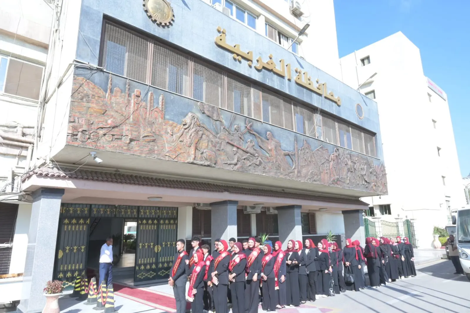 دشّن اللواء دكتور علاء عبد المعطي، محافظ الغربية، اليوم، من ديوان عام المحافظة، مبادرة «بوعينا بنطور بلدنا»، بالتزامن مع احتفالات المحافظة بالذكرى الـ53 لانتصارات أكتوبر المجيدة وعيدها القومي الـ228، وبمشاركة شباب وطلاب من جامعة طنطا ومديريات الشباب والرياضة والتربية والتعليم والأزهر الشريف
